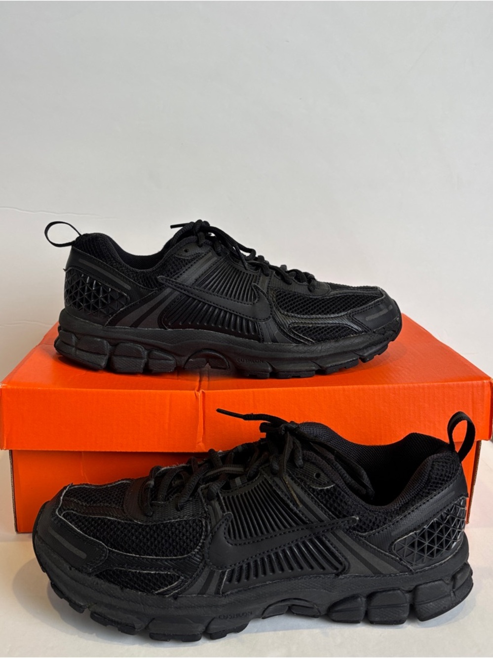 Nike Zoom Vomero 5 "Triple Black" Big Kids Size 7Y / Women's 8.5